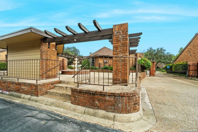 Building Photo - 3605 Hidden Dr