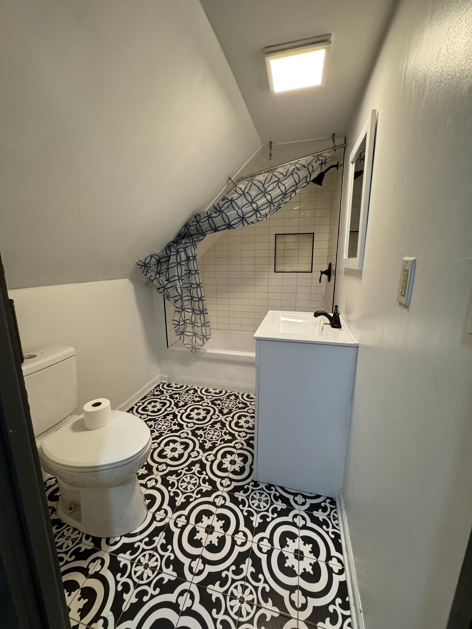 Second bathroom - 100 W King St
