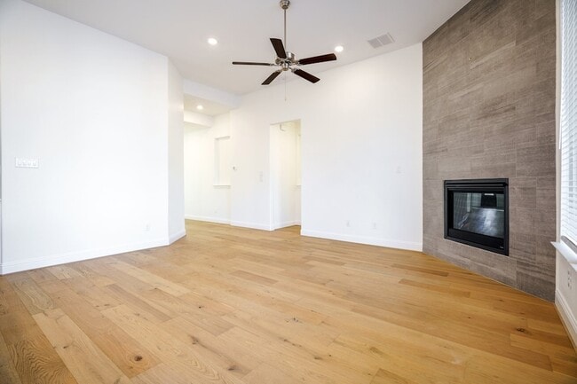 Building Photo - 7470 Sanctuary Dr