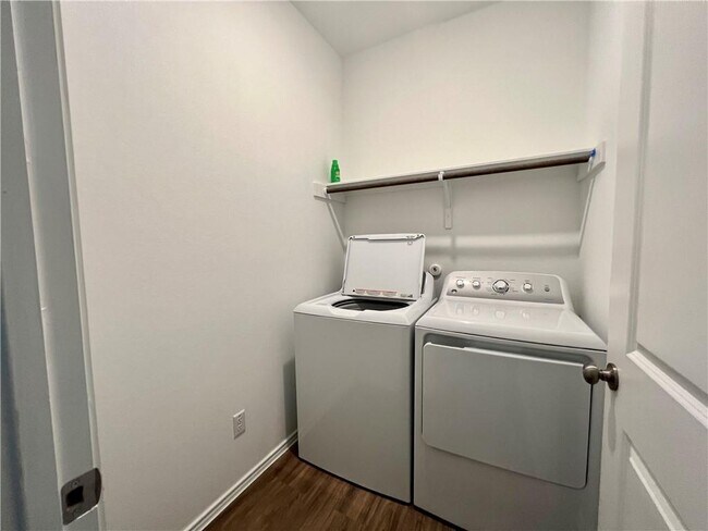 Building Photo - 1204 Rio Frio Ln