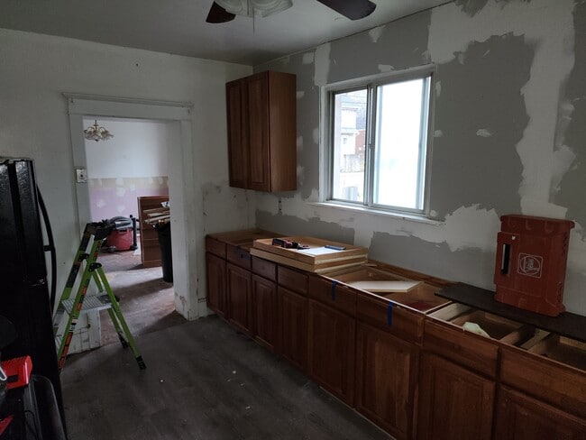 Primary Photo - 302 Main St