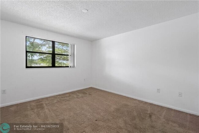 Building Photo - 9995 Nob Hill Ln