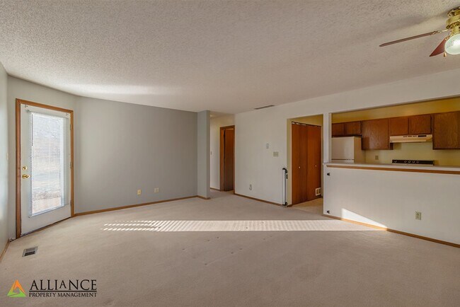 Building Photo - Willow Ln. 2313 - 15