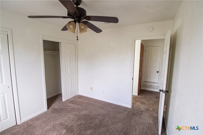 Building Photo - 2412 Skylark Cir