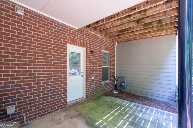 Building Photo - 1504 Woodbridge Way NE
