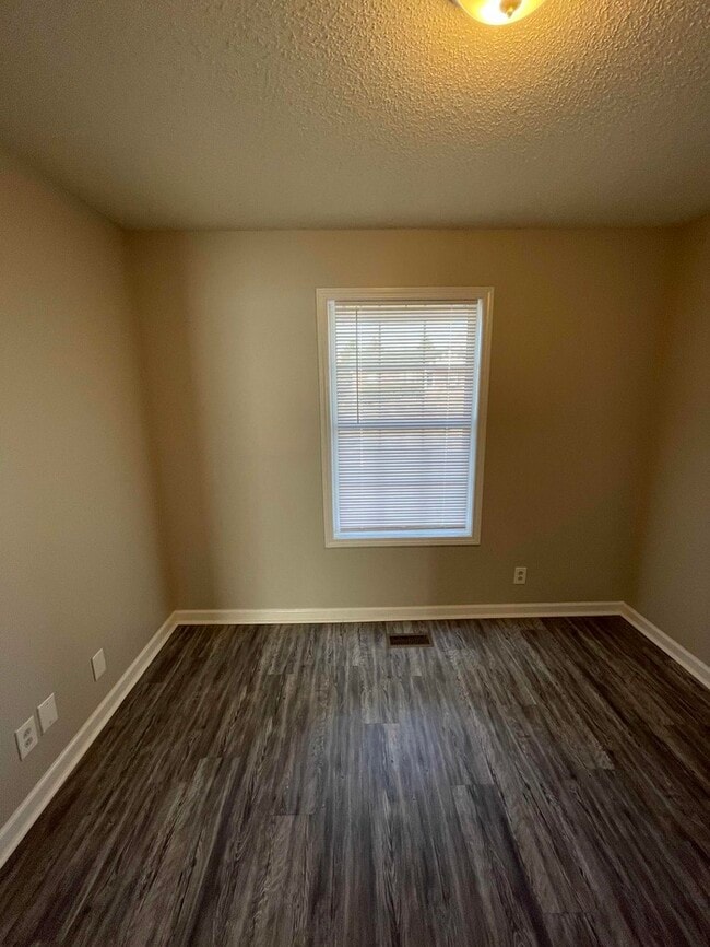 Building Photo - 320 Donna Dr