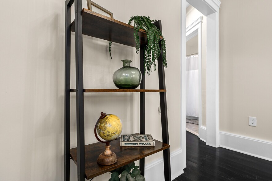 Building Photo - 3402 Brush St