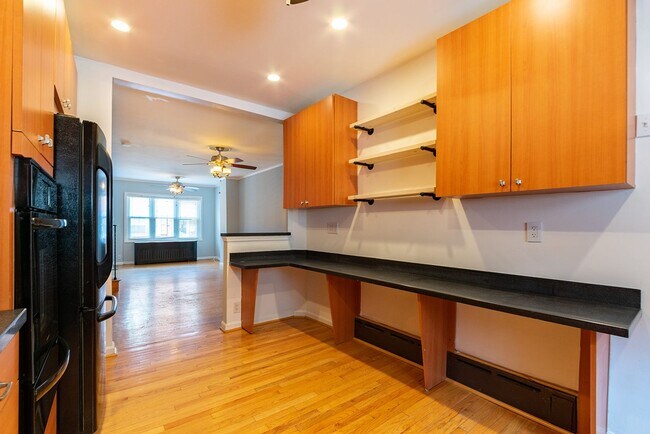 Building Photo - Three Bed Newbold Townhome