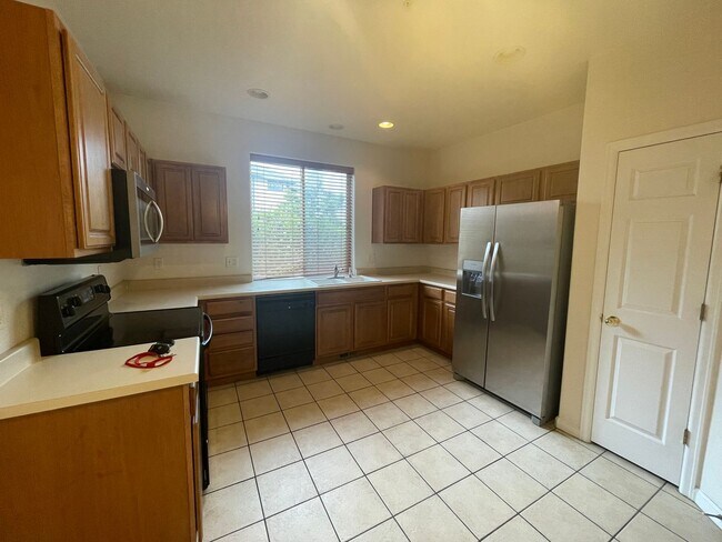 Building Photo - Spacious 3 Bed, 2.5 Bath Townhome in Rigden Farm! Unit E!