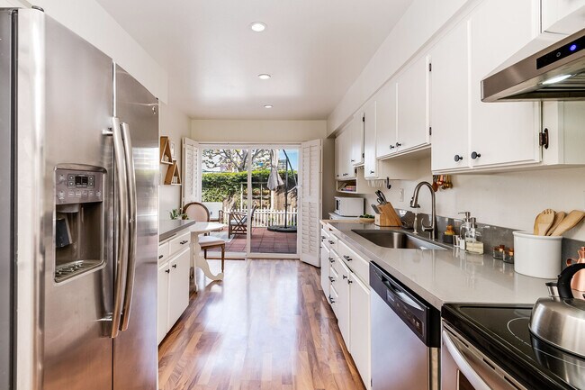 Building Photo - 4443 Saugus Ave