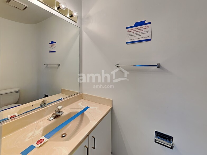 Building Photo - 2417 Deerfield Dr