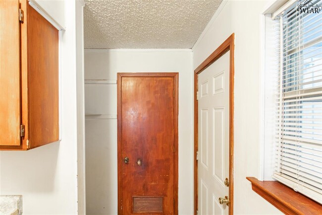 Building Photo - 2939 Moffett Ave