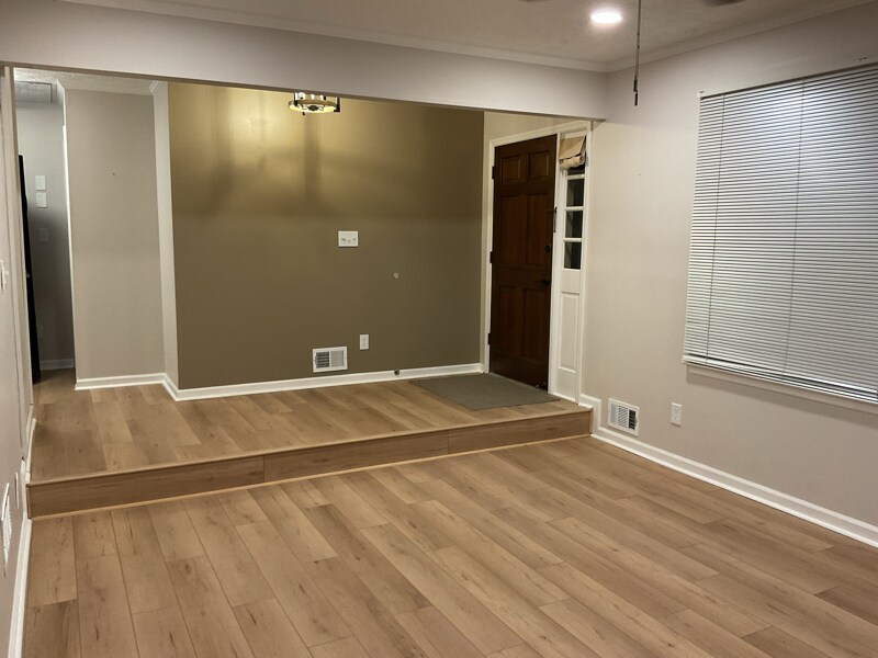 Building Photo - 215 Thornton Dr