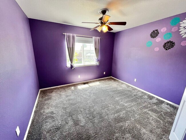 Building Photo - Beautiful 3 bed 2.5 Bath Home in East Loveland, CO!