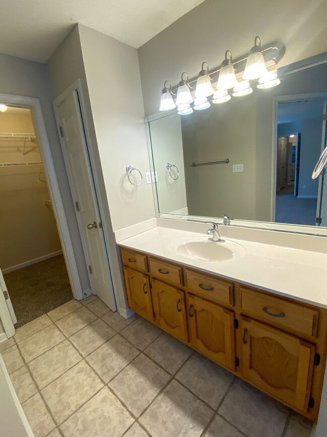Building Photo - 3 bed, 2.5 bath house in Olive Branch near...