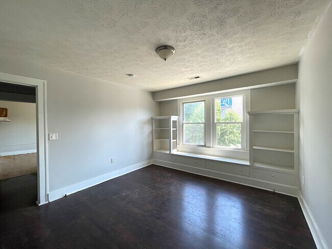 Building Photo - 3469 W 45th St