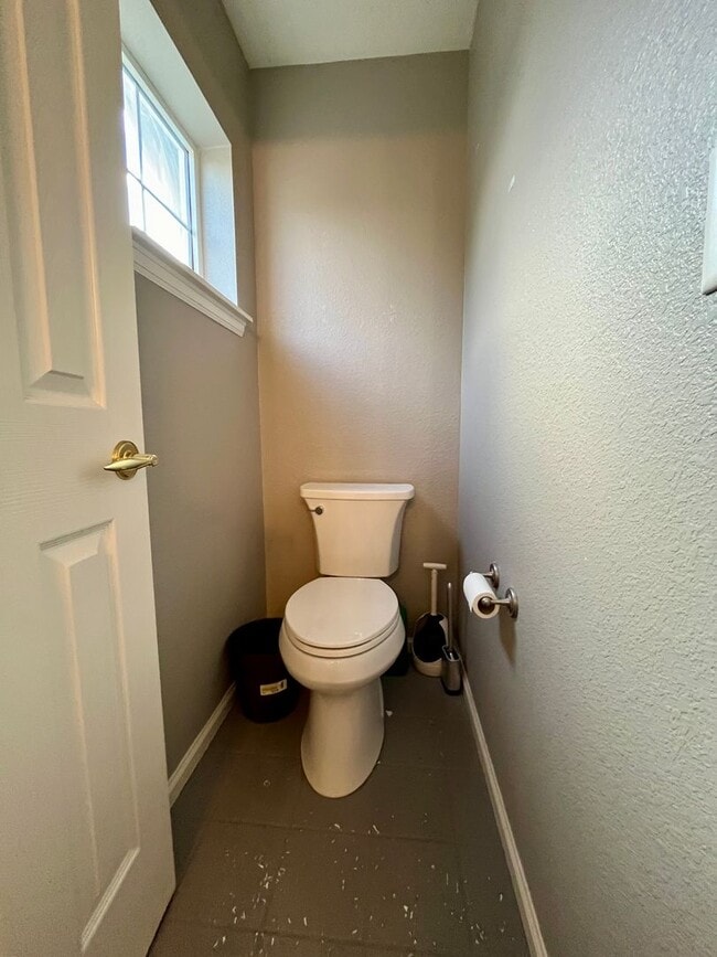 Building Photo - South Longmont Townhome with Attached Garage & Private Patio