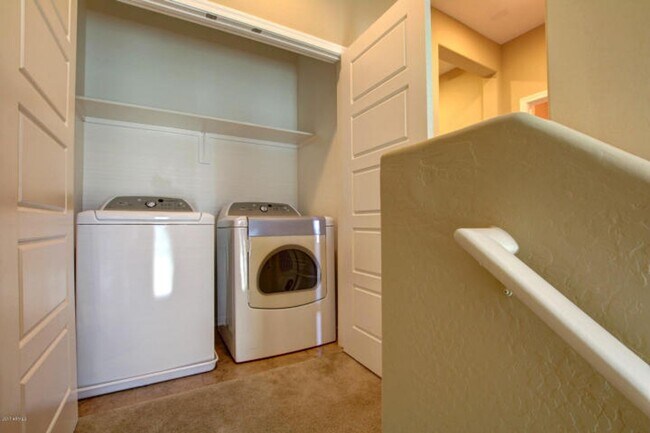 Building Photo - 3 BDRM W/DEN TOWNHOUSE IN PHX