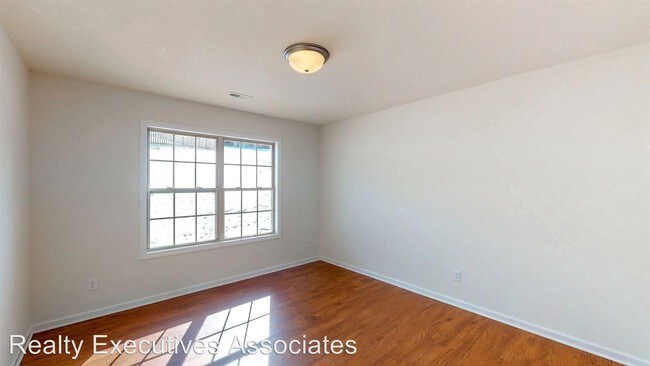 Building Photo - 547 N Knob Creek Rd