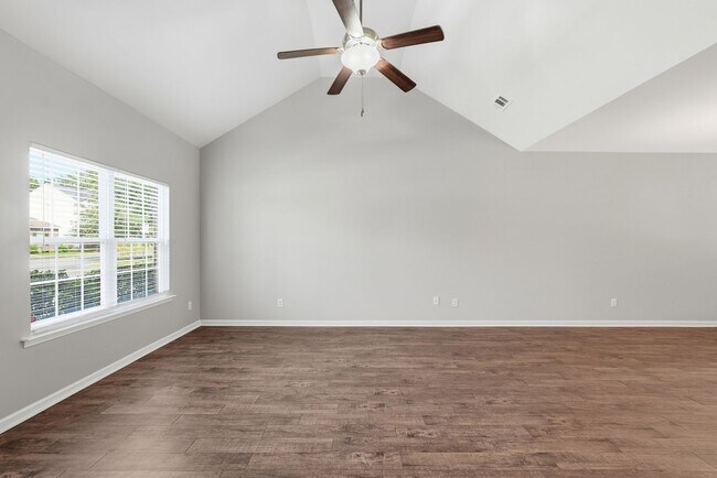 Building Photo - 401 Olde Ivey Square