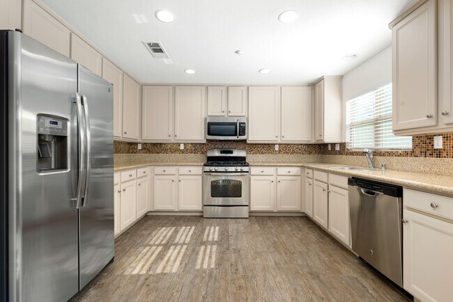 Building Photo - 262 Paseo Gregario