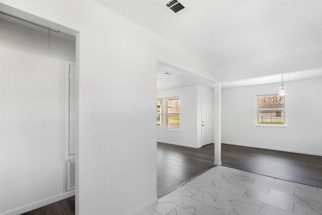 Building Photo - 6721 Madrid St