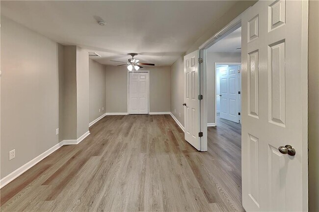 Building Photo - 220 Poppy Tree Ln