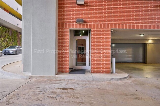 Building Photo - 1 NE 2nd St