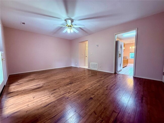 Building Photo - 1404 Camellia Dr