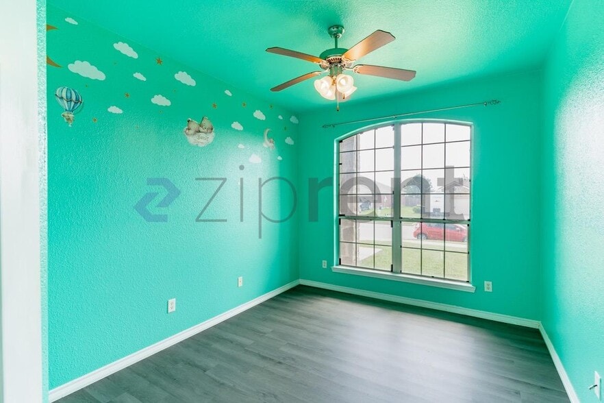 Building Photo - Unit