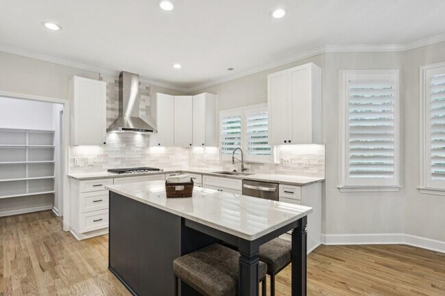 Building Photo - 5032 Hickory Hills Dr