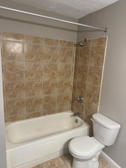 Building Photo - 9304 Aylesbury Dr