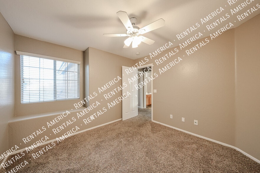 Building Photo - 3719 E Inverness Ave