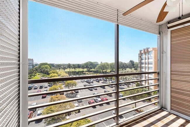 Building Photo - 1000 St Charles Pl