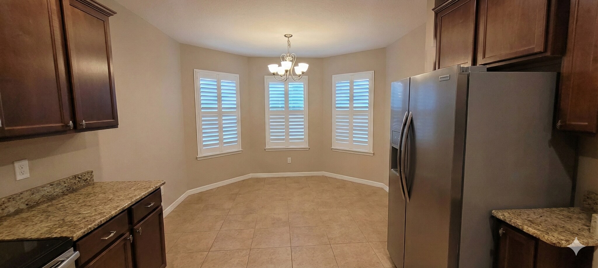 Building Photo - 910 Fallbrooke Ave