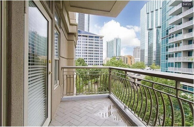 Building Photo - 3334 Peachtree Rd NE