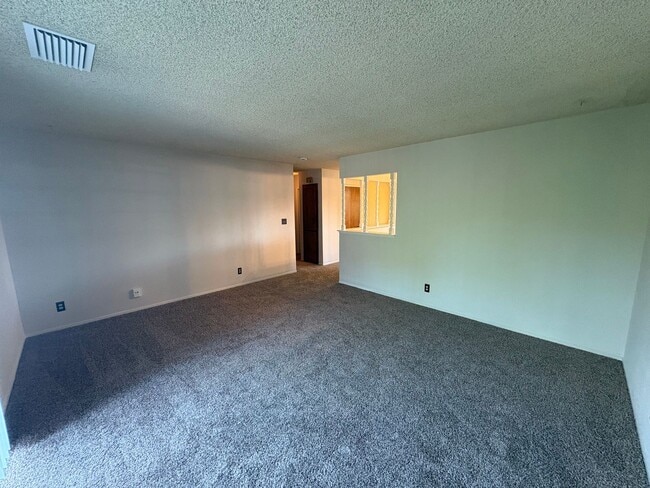 Building Photo - 4144