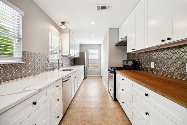 Building Photo - 2009 Sedgie Dr