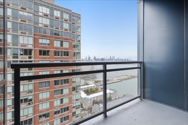 Building Photo - 389 Washington St