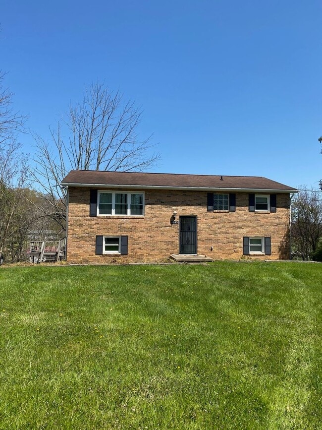 Building Photo - 4 bedroom home in Chuckey TN