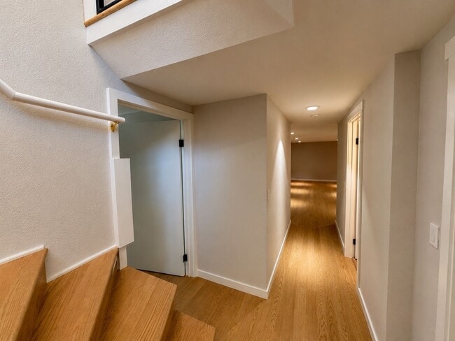 Building Photo - Fully Remodeled Ballard 5 Bed/2 Bath Home w/ A/C!