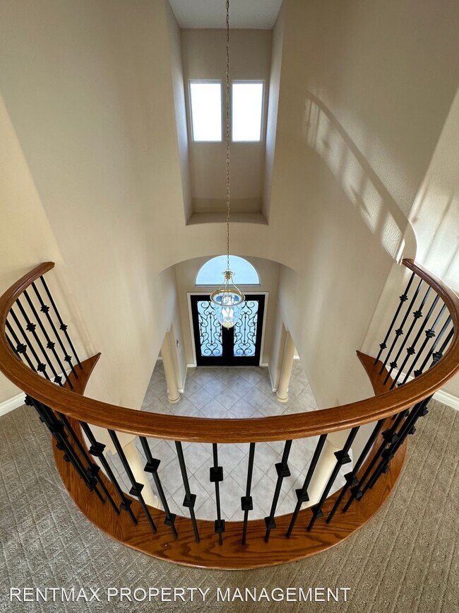 Building Photo - 4 br, 4.5 bath House - 2743 S MILLER LN