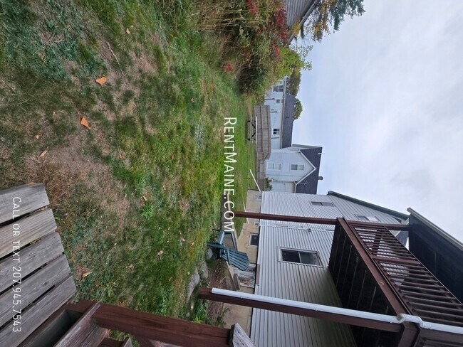 Building Photo - 1237 State St