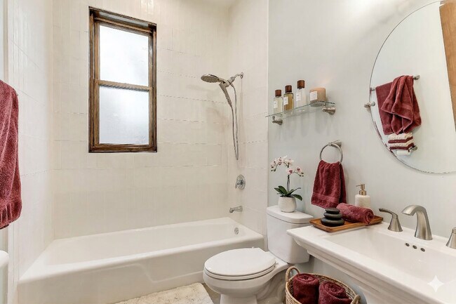 Building Photo - 3351 S Union Ave