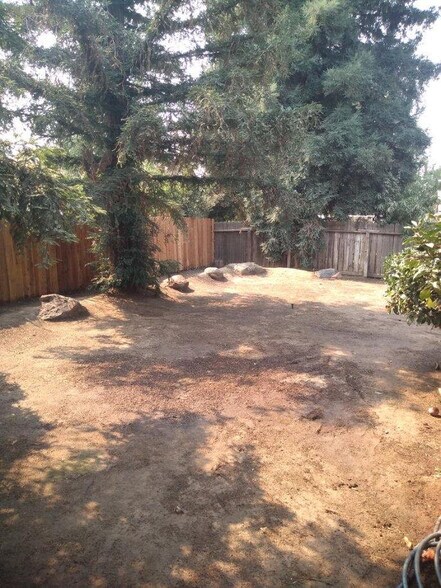 Building Photo - 1599 E Solar Ave
