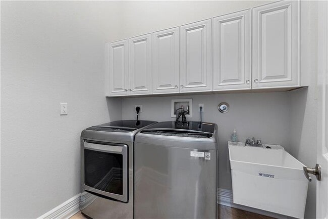 Building Photo - 10980 NW 78th Pl