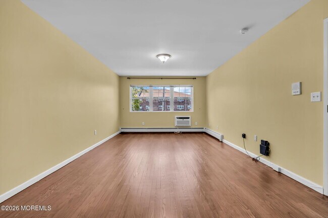 Building Photo - 309 4th Ave