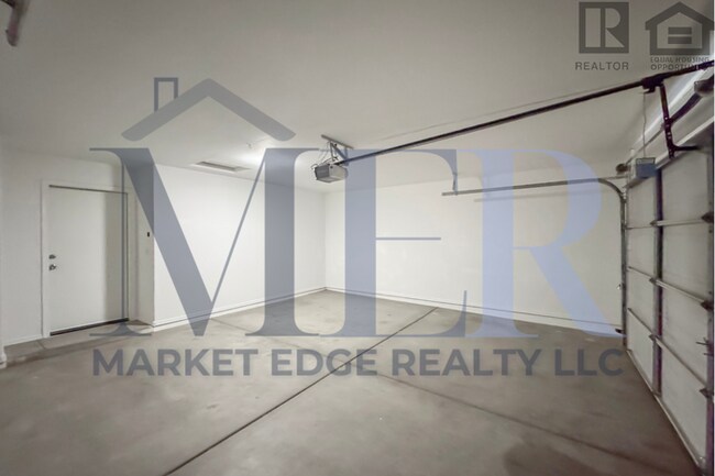 Building Photo - 3Bed/2Bath Home at Broadway/16th St! Ready for Immediate Move-In!--NO HOA!