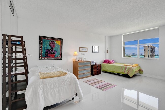 Building Photo - 11111 Biscayne Blvd