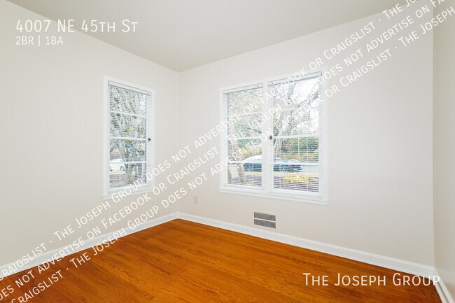 Building Photo - 4007 NE 45th St